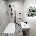 شقة Luxury 2-bedroom Overlooking The بوندوران