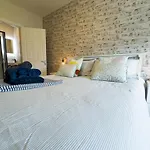 Luxury 2-bedroom Overlooking The Appartement *