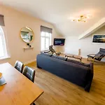 شقة Luxury 2-bedroom Overlooking The *