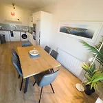 Luxury 2-bedroom Overlooking The شقة *