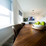 Luxury 2-bedroom Overlooking The شقة بوندوران