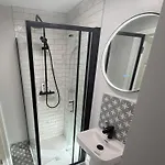 Luxury 2-bedroom Overlooking The Lägenhet