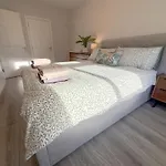 شقة Luxury 2-bedroom Overlooking The *
