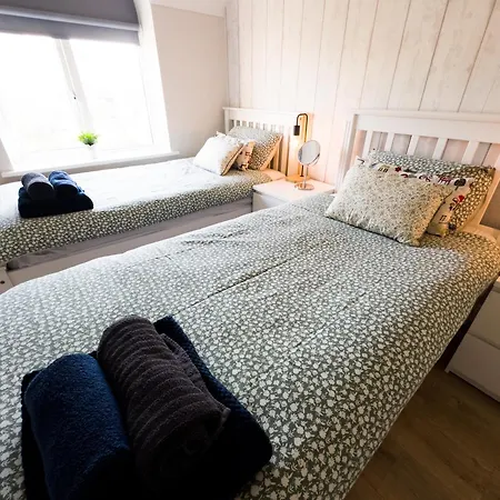 Luxury 2-bedroom Overlooking The בונדוראן