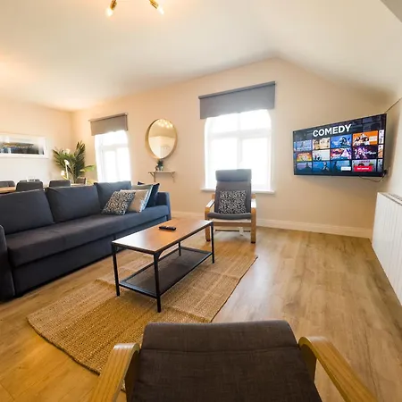 Luxury Penthouse Overlooking Main Lejlighed