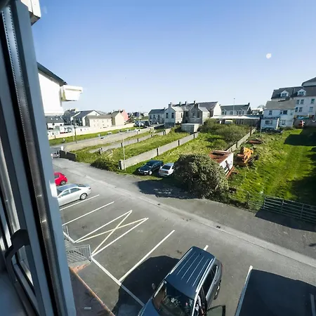 Luxury Penthouse Overlooking Main Lejlighed