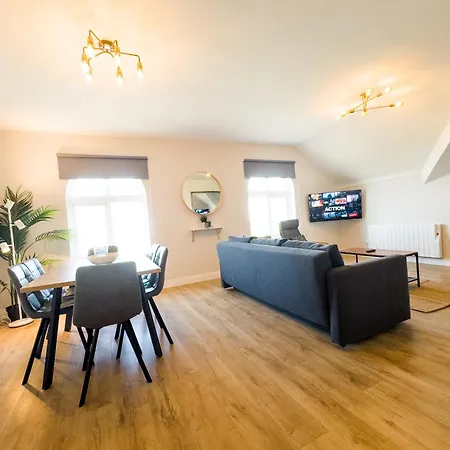 Apartment Luxury 2-bedroom Overlooking The