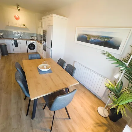 Luxury 2-bedroom Overlooking The דירה *