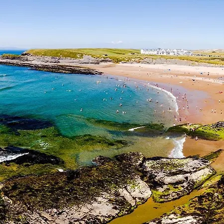 Luxury 2-bedroom Overlooking The Apartment *