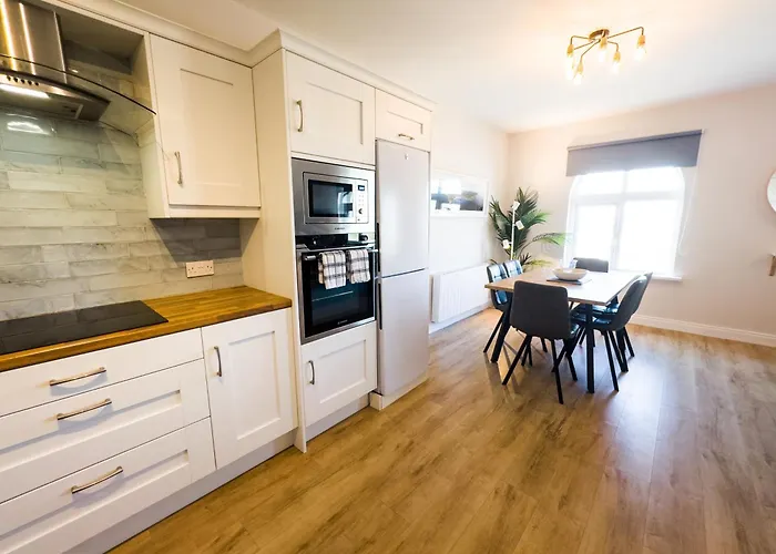 Luxury 2-bedroom Overlooking The 班多伦